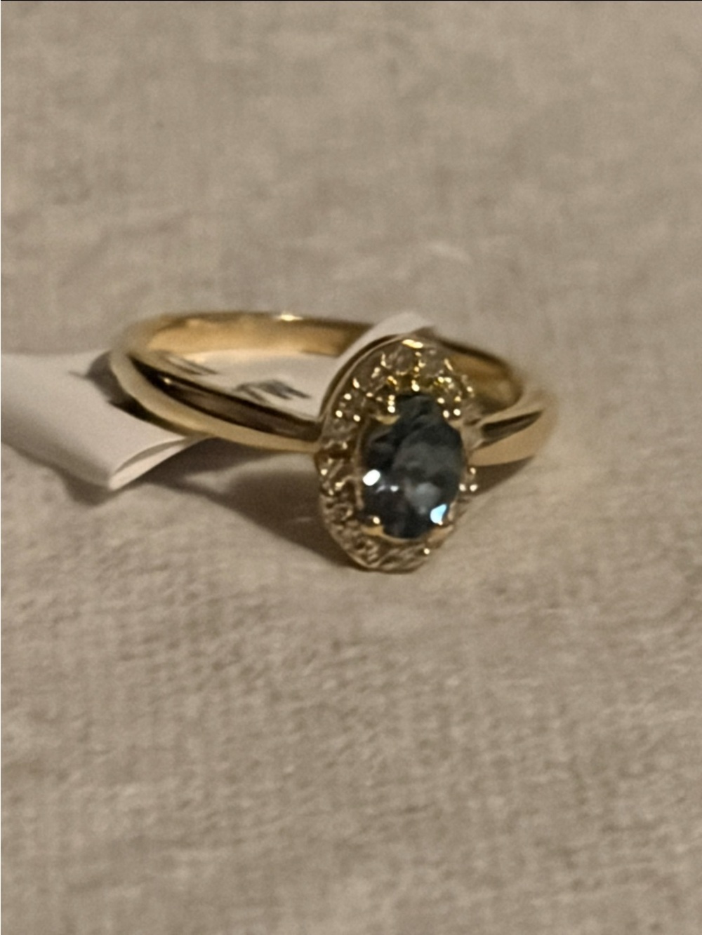 American Blue Sapphire and diamond Halo ring 1/10k tw yellow gold - Picture 9 of 13